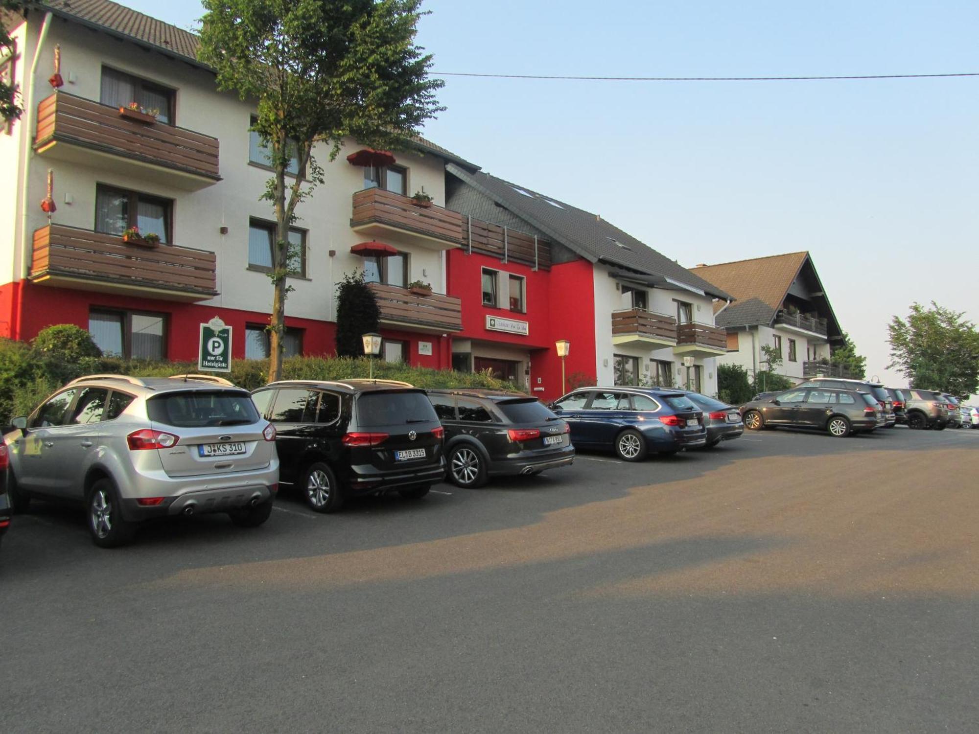 Hotel Zur Burg Nuerburg Ngoại thất bức ảnh