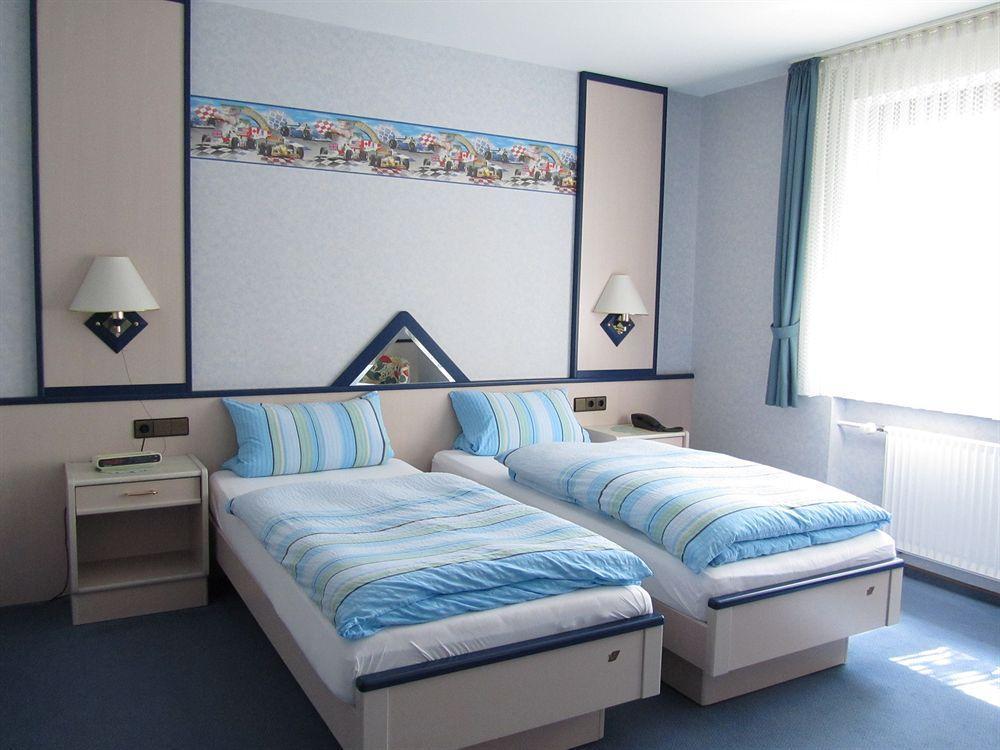 Hotel Zur Burg Nuerburg Ngoại thất bức ảnh