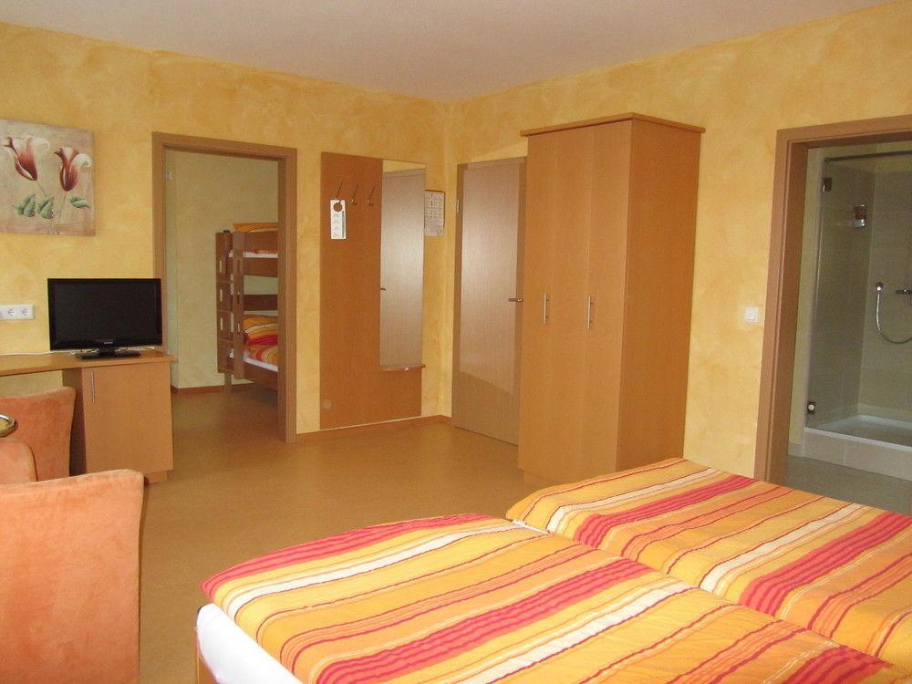 Hotel Zur Burg Nuerburg Ngoại thất bức ảnh