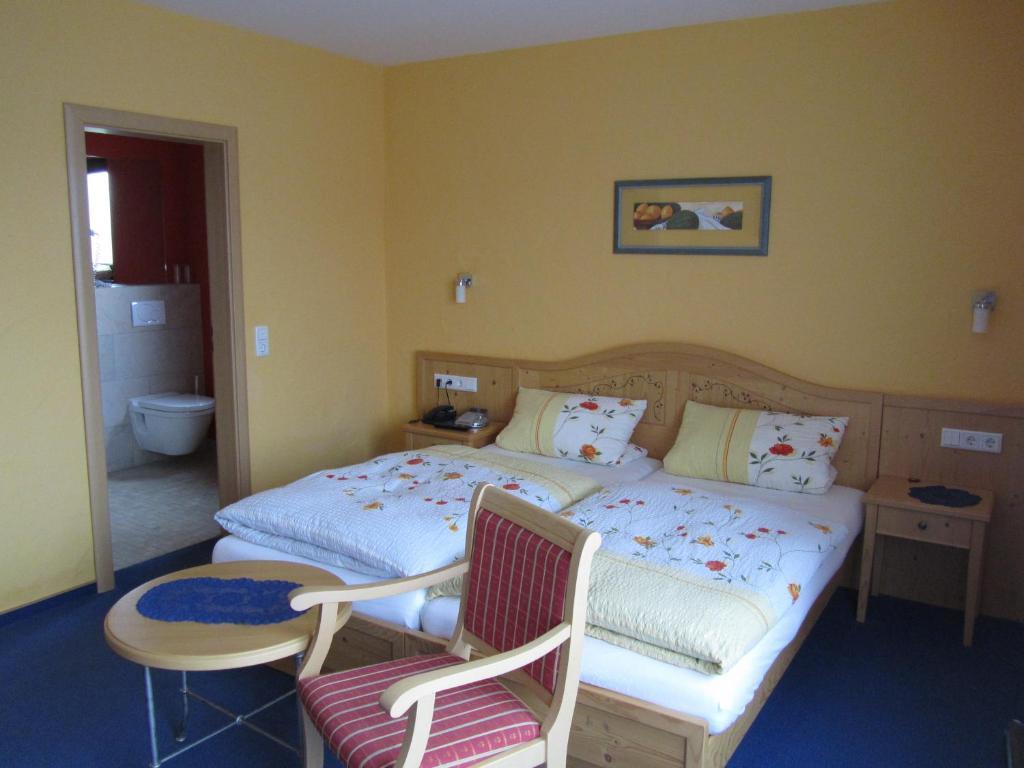 Hotel Zur Burg Nuerburg Phòng bức ảnh