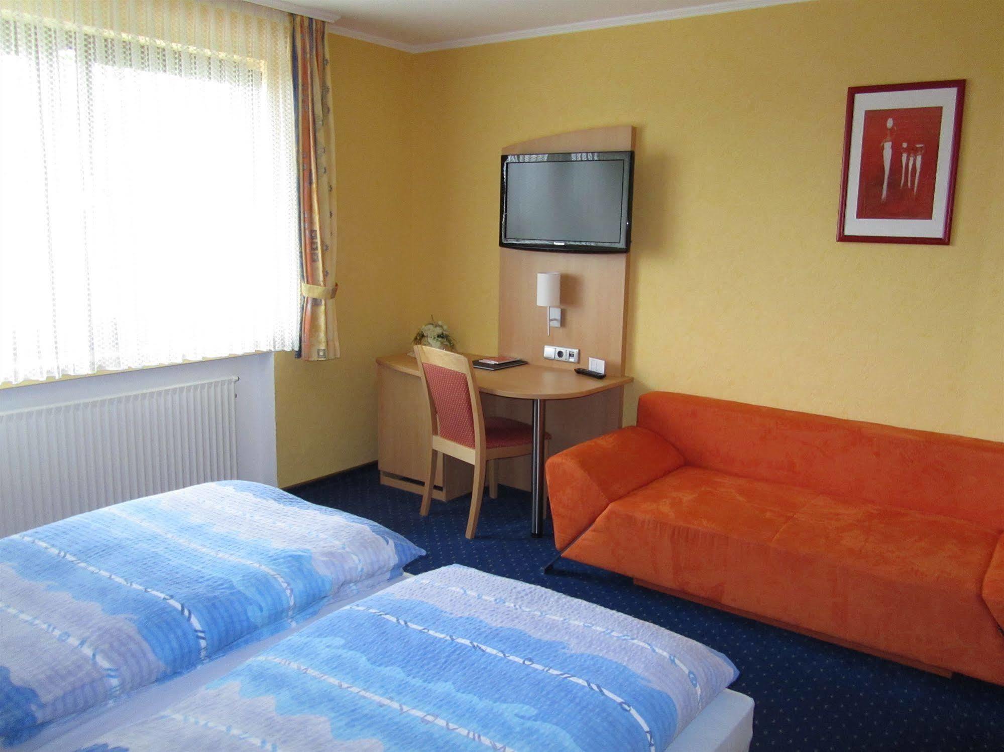 Hotel Zur Burg Nuerburg Ngoại thất bức ảnh