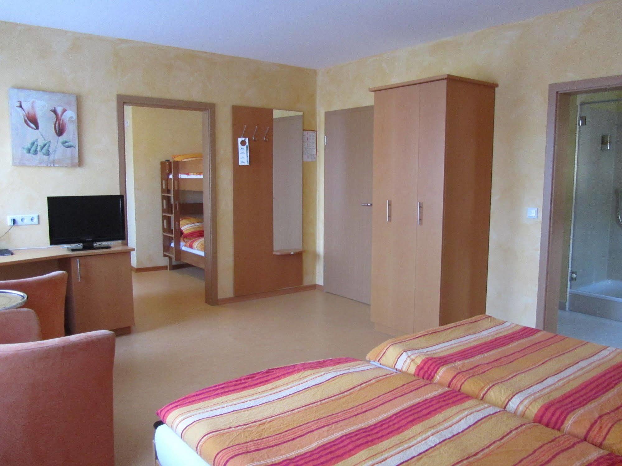 Hotel Zur Burg Nuerburg Ngoại thất bức ảnh