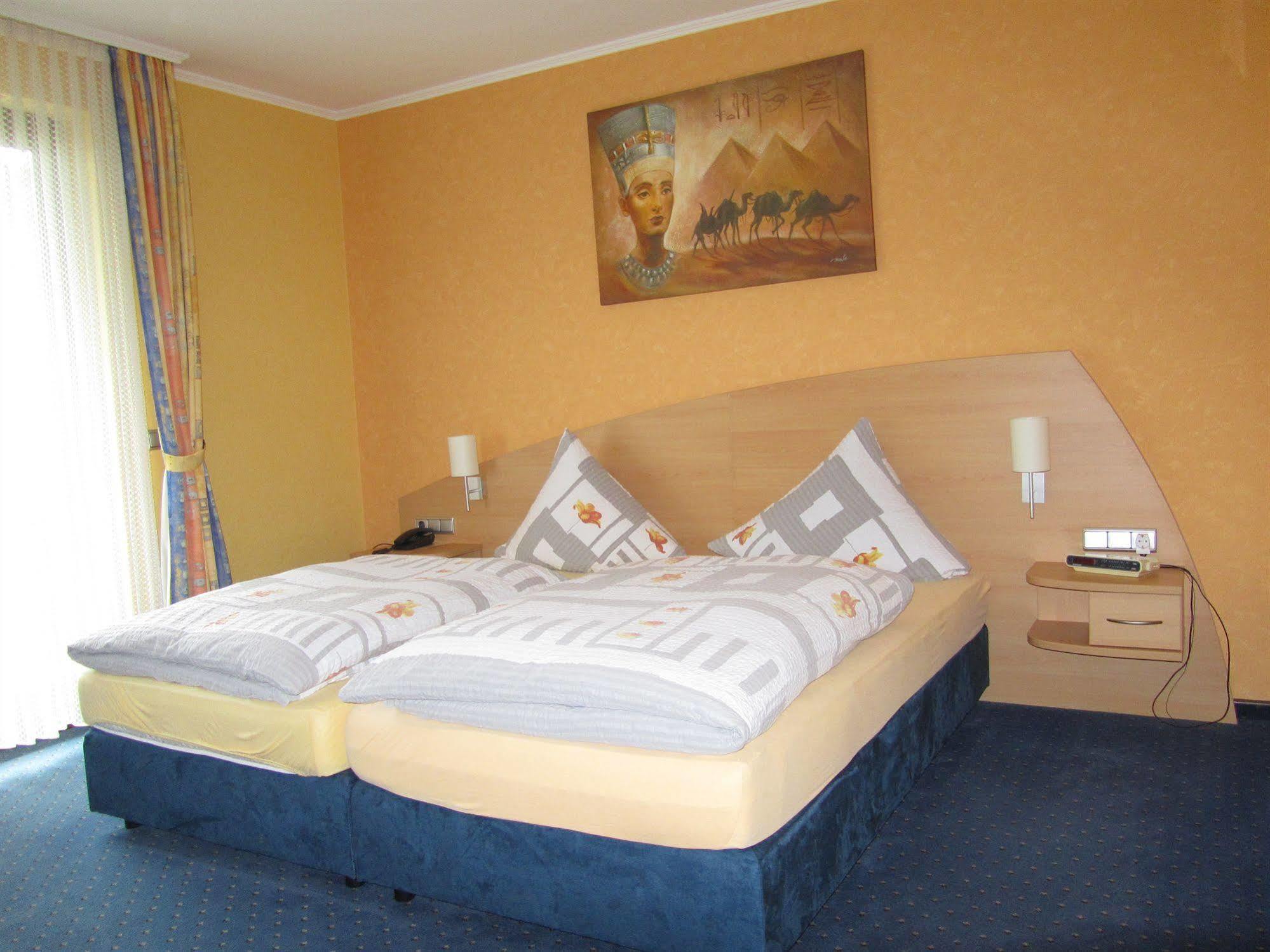 Hotel Zur Burg Nuerburg Ngoại thất bức ảnh