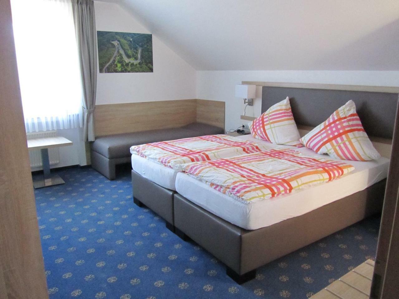 Hotel Zur Burg Nuerburg Ngoại thất bức ảnh