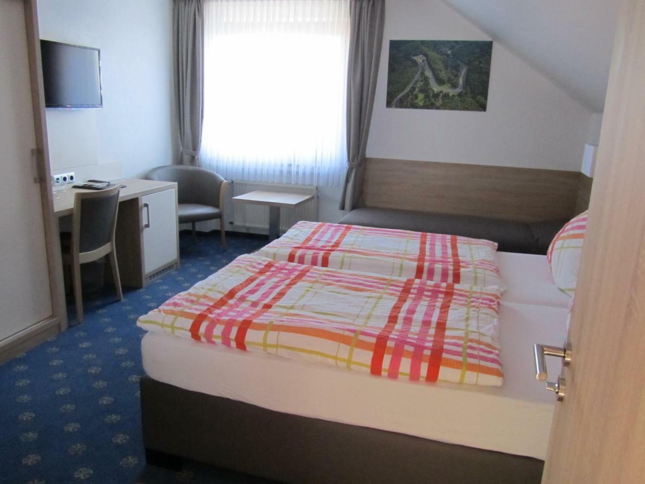 Hotel Zur Burg Nuerburg Ngoại thất bức ảnh